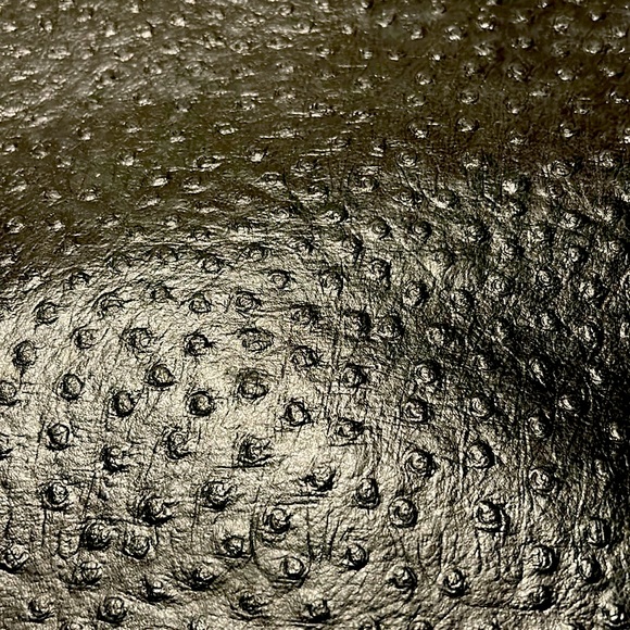 Ostrich embossed leather - Picture 1 of 2